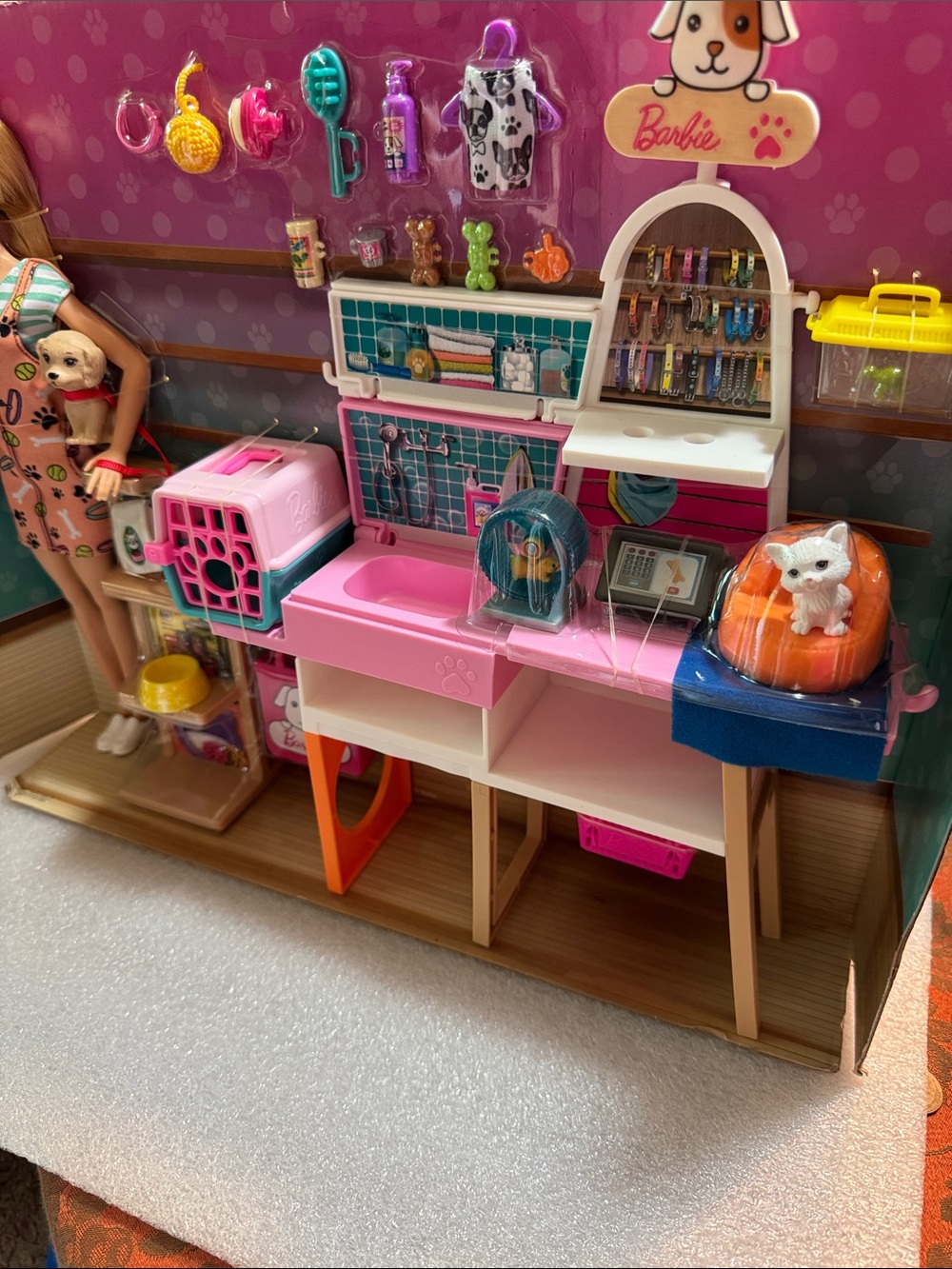 New Barbie Pink and Turquoise Pet Grooming Playset with Doll - Picture 3 of 9